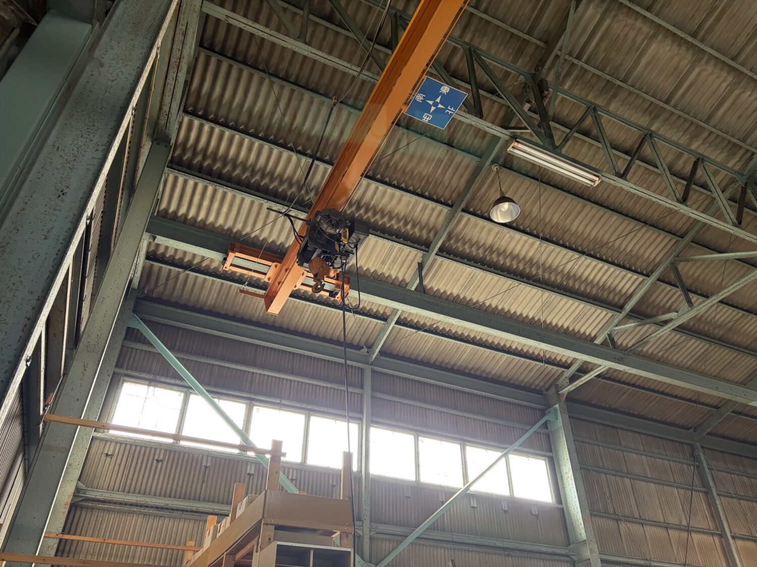 埼玉県八潮倉庫　2.8tクレーン